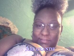 Ari_grande