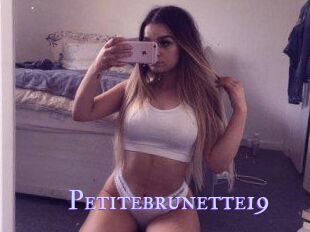 Petitebrunette19